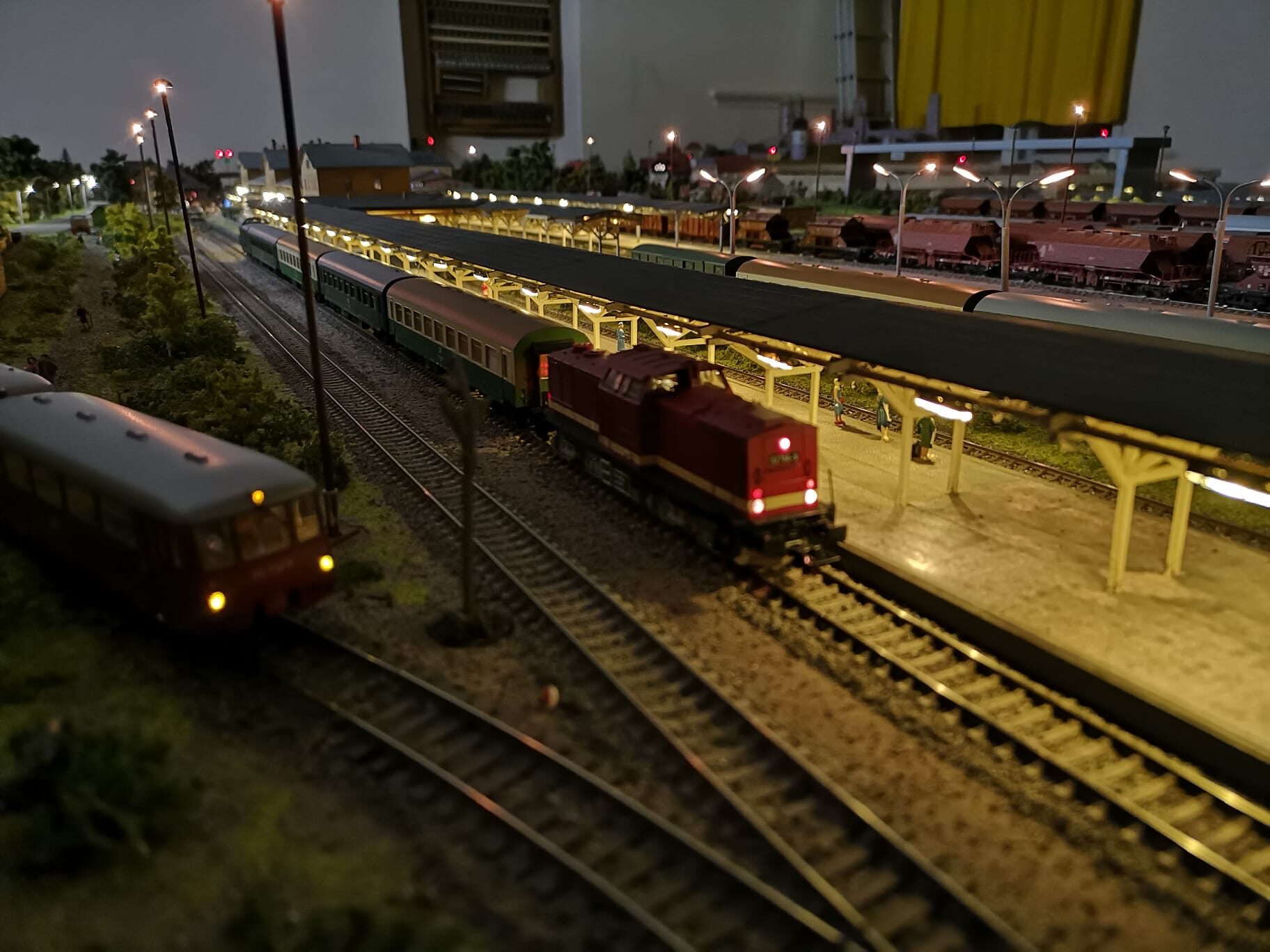 MEC_Arnsdorf_bei_Nacht_02